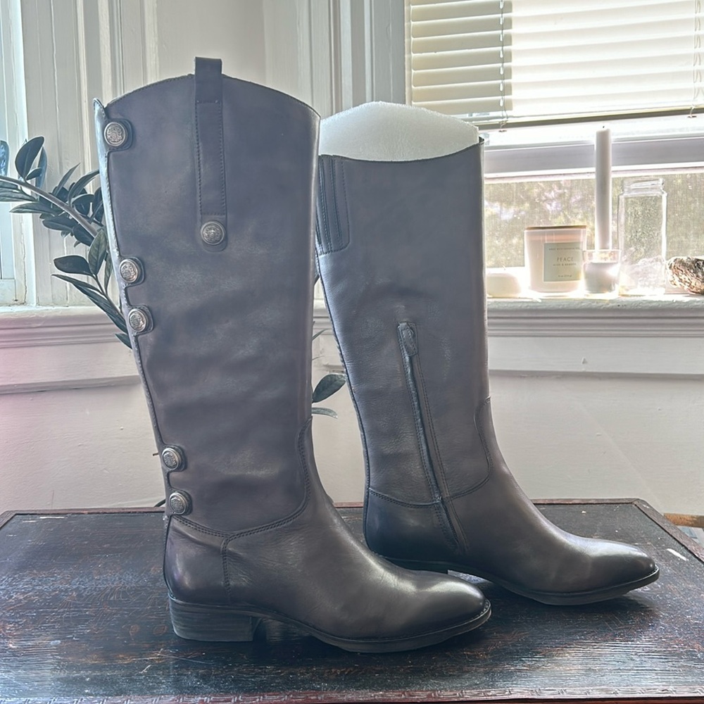 Arturo Chiang grey leather boots